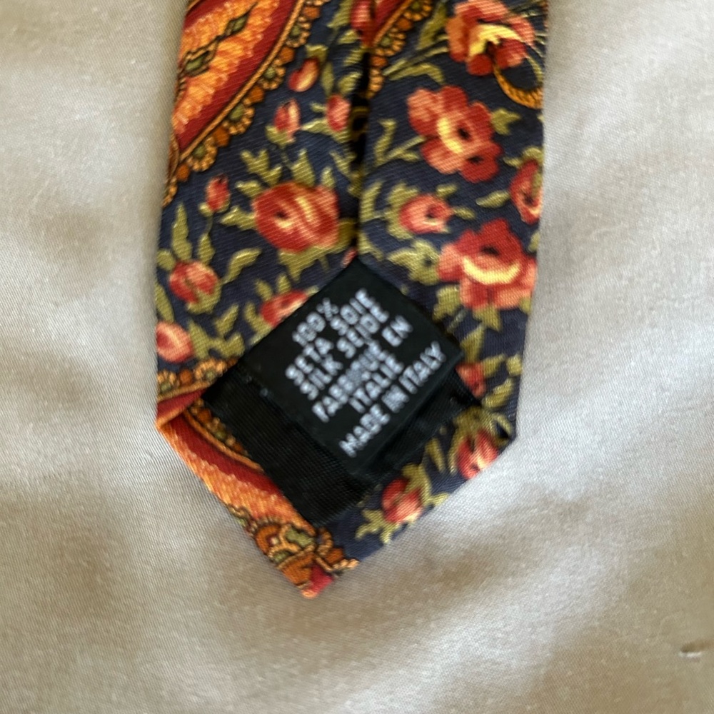 Multiple tie - Picture 4 of 4